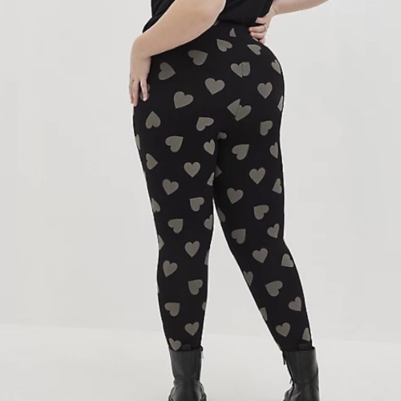 Torrid Women’s Plus Size Grey Hearts Premium Legging Size 1X 2X - Picture 2 of 10